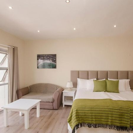 Small Bay Guest House Блубергстранд Екстериор снимка