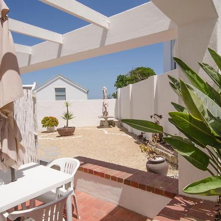 Small Bay Guest House Блубергстранд Екстериор снимка