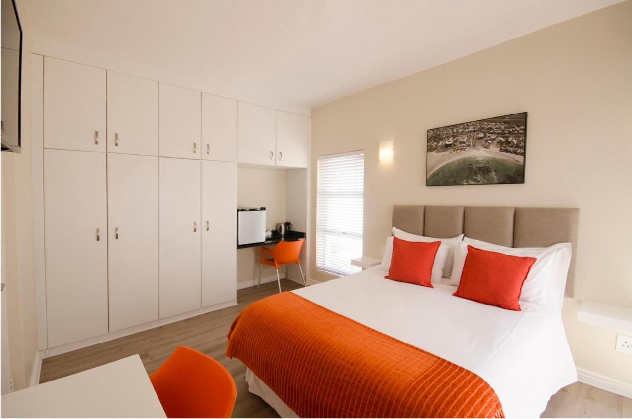Small Bay Guest House Блубергстранд Екстериор снимка