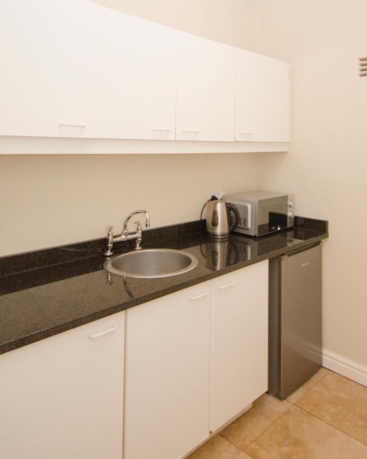 Small Bay Guest House Блубергстранд Екстериор снимка