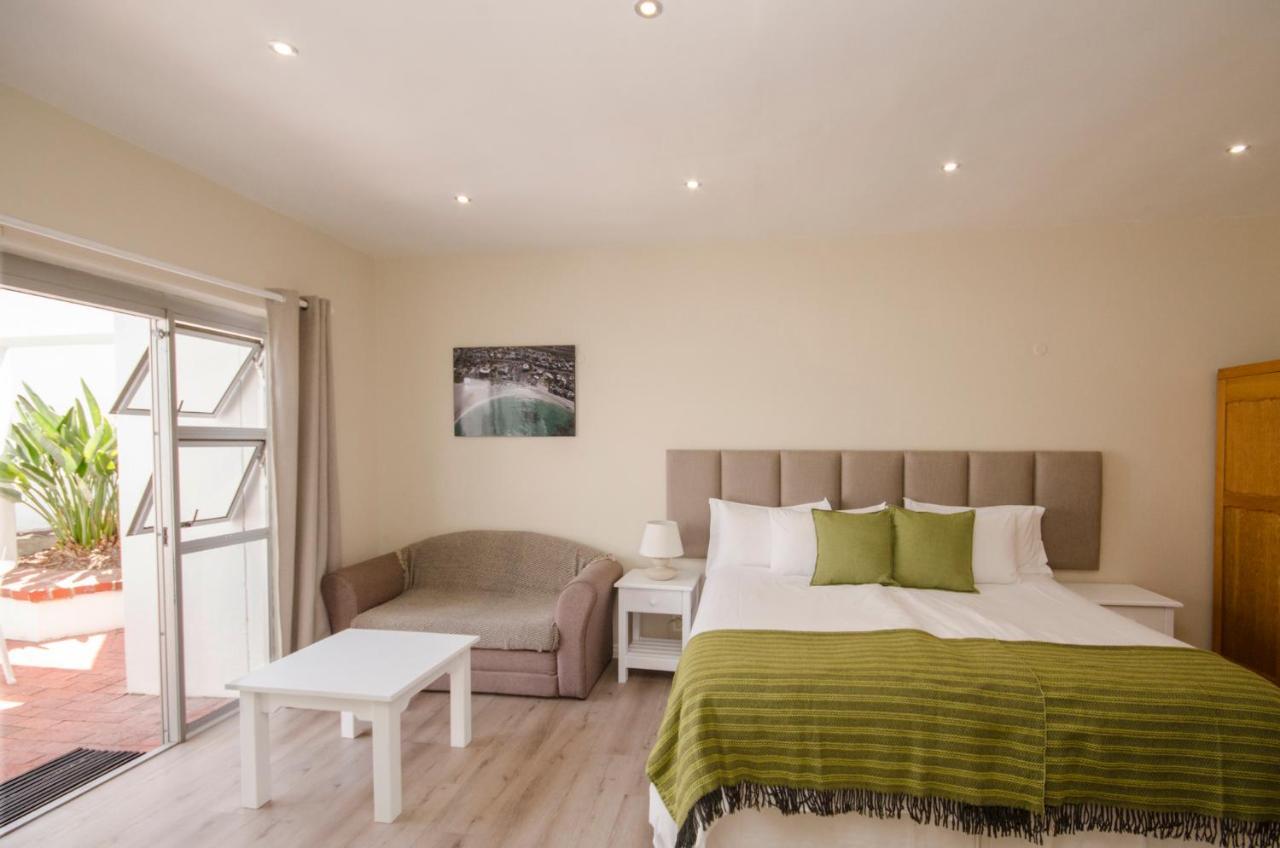 Small Bay Guest House Блубергстранд Екстериор снимка