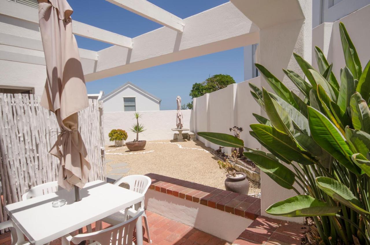 Small Bay Guest House Блубергстранд Екстериор снимка