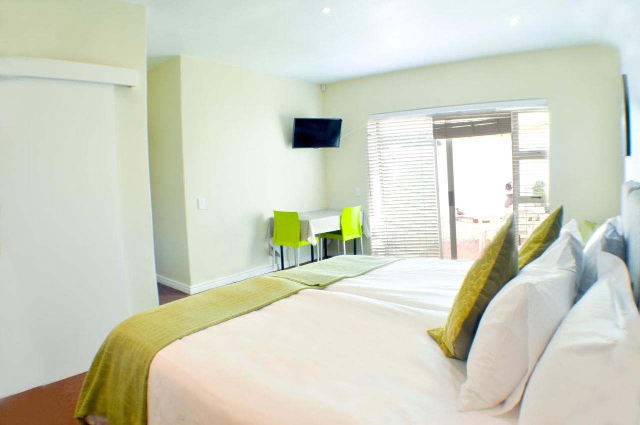 Small Bay Guest House Блубергстранд Екстериор снимка