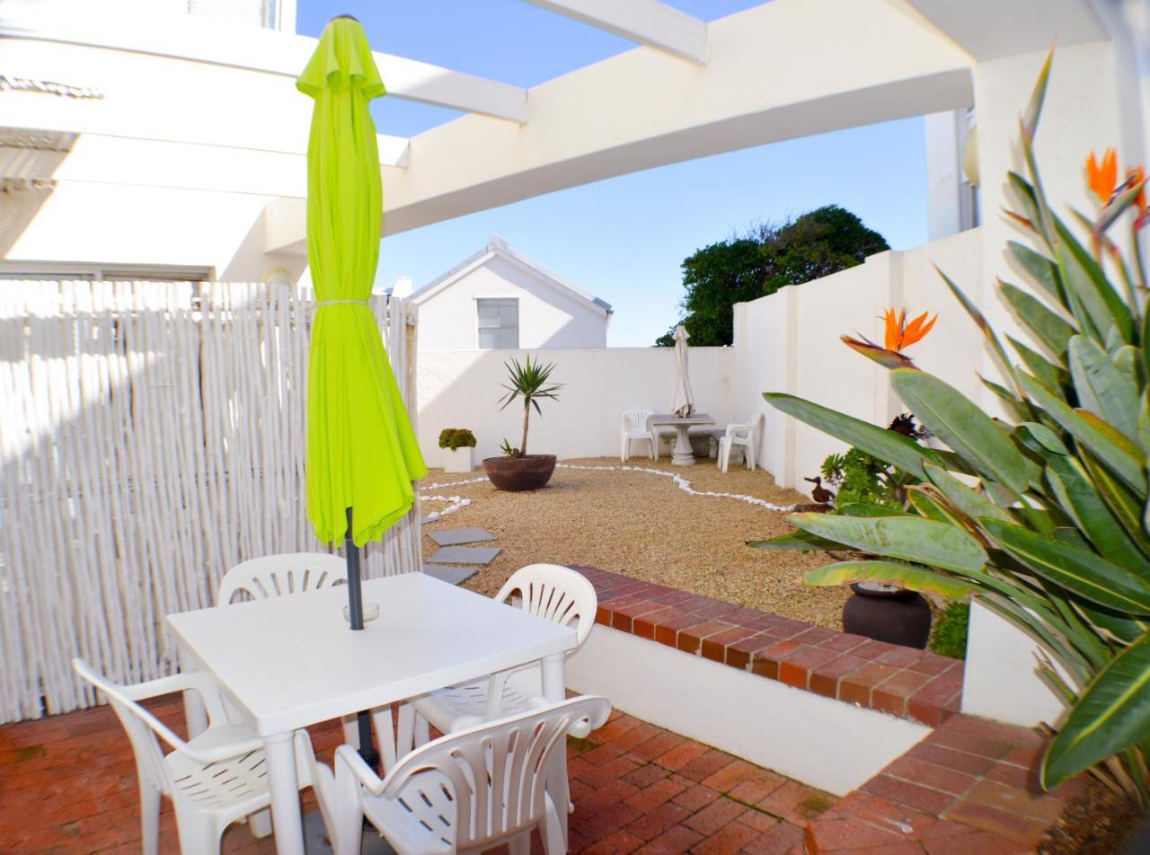 Small Bay Guest House Блубергстранд Екстериор снимка